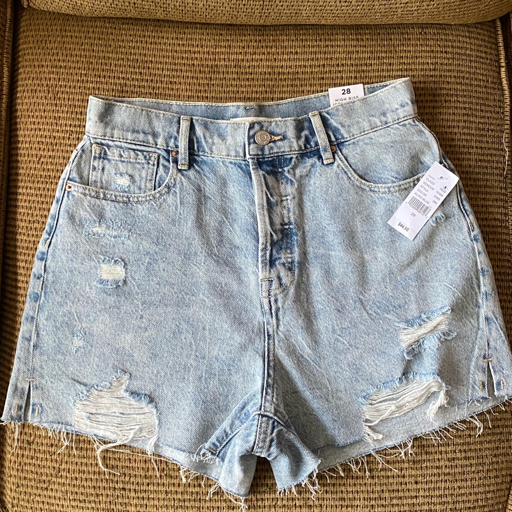 NWT - Sz. 28 - High Rise Icon Shorts